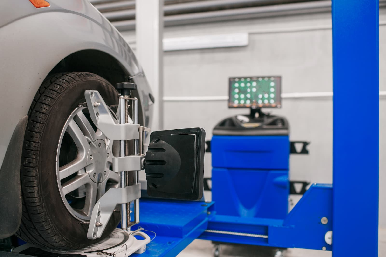 shop light The Science Behind Wheel Alignment: When It’s Needed